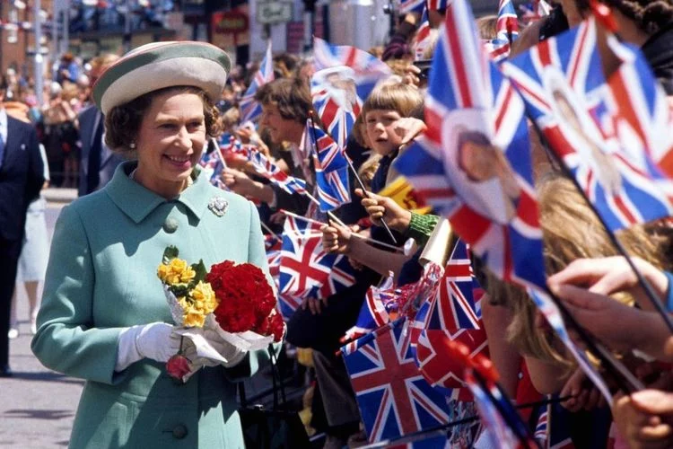 7 Dekade Bersejarah Kepemimpinan Ratu Elisabeth II, Peristiwa Penting, Kehilangan Keluarga  Pangeran Philip