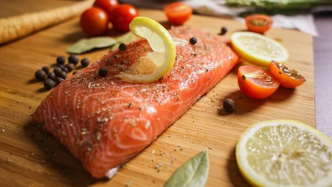 Benarkah Ikan Salmon Mengandung Kolesterol Jahat?