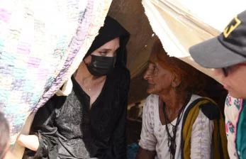 Kunjungi Korban Banjir Pakistan, Angelina Jolie Serukan Bantuan Internasional
