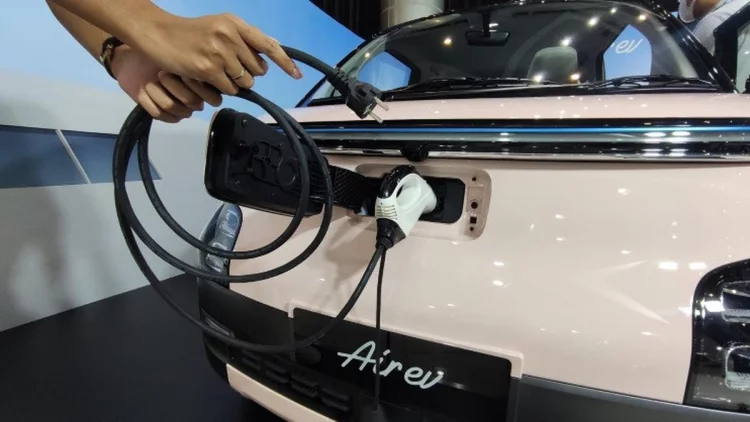 Kabel Casan Baterai Wuling Air ev Susah Dilepas, Ternyata Ini Penyebabnya