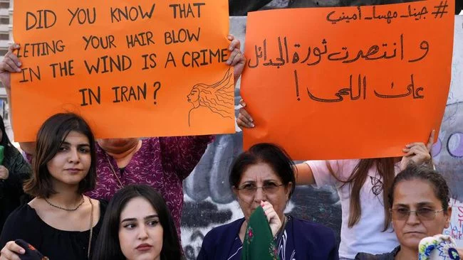Paris sampai New York, Warga Eropa Demo Iran soal Kematian Mahsa Amini