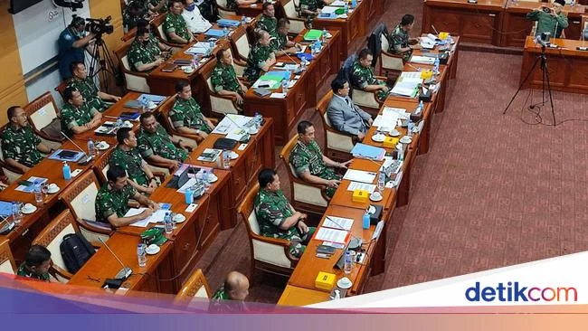 Panglima TNI hingga KSAD Hadir di Rapat Bareng Prabowo di DPR