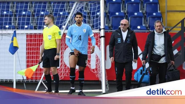 Araujo Cedera Bela Uruguay, Barcelona Bisa Dapat Ganti Rugi FIFA