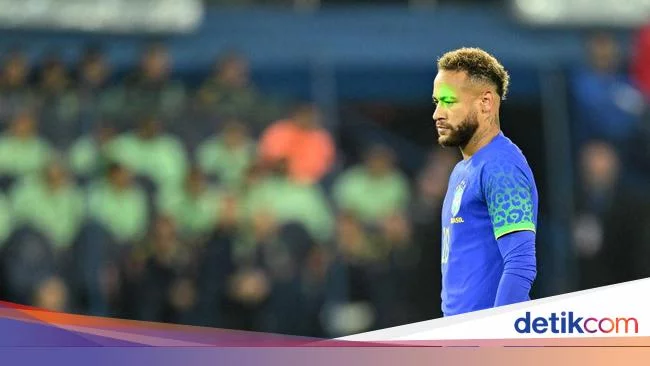 Neymar Tak Mempan Dilaser, Tetap Cool Cetak Gol Penalti