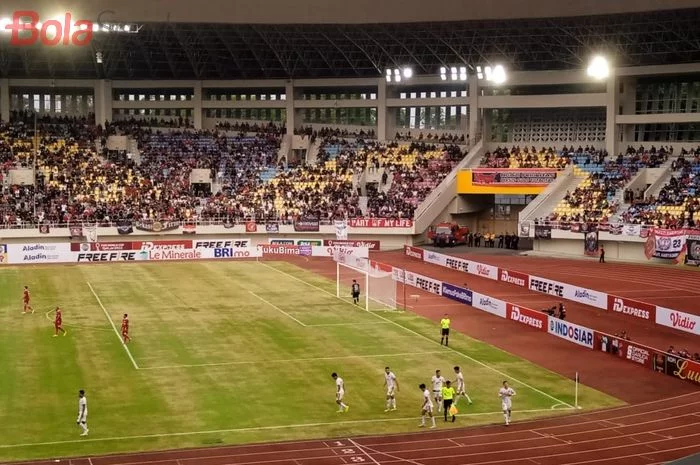Pelatih PSM Makassar Sarankan Lapangan Stadion Manahan Disiram Dulu Sebelum Dipakai