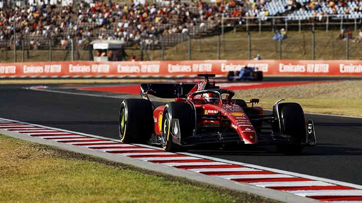 Charles Leclerc Pole Position F1 GP Singapura, Max Verstappen P8