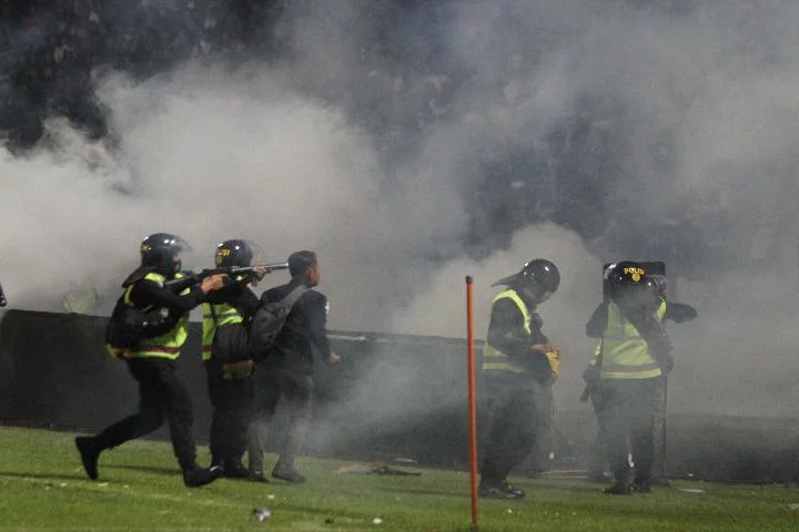 Tragedi Kanjuruhan, IPW: Penggunaan Gas Air Mata Salahi Aturan FIFA