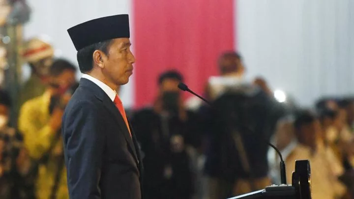 Jokowi Pagi Ini Pimpin Upacara HUT TNI, Kendaraan Tempur Berbaris di Istana