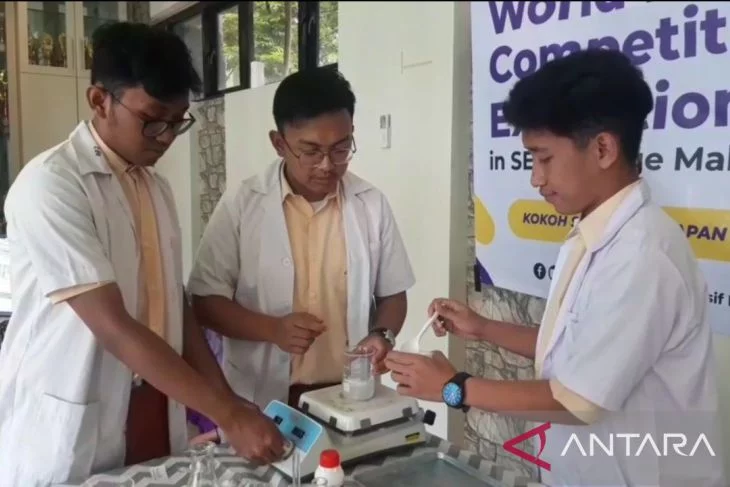 Peneliti muda asal SMA Sidoarjo raih emas internasional WICE 2022 - ANTARA News Jawa Timur