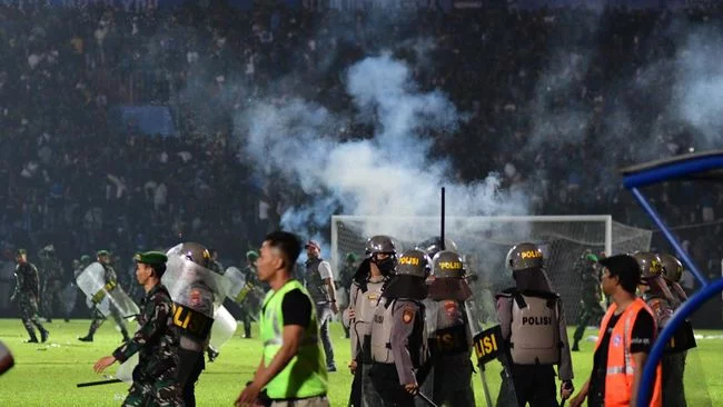 Kesaksian Aremania di Kanjuruhan: Polisi Seolah Tak Mau Tolong Korban