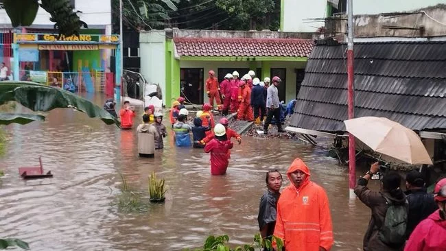 Anies Buka Suara soal Banjir MTsN 19 Jakarta Tewaskan Tiga Siswa