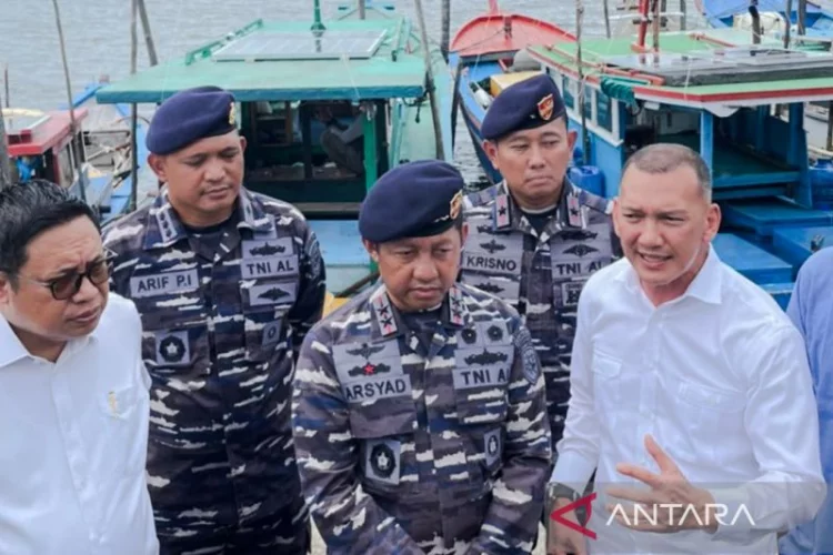 TNI AL sosialisasi hukum laut internasional kepada nelayan Natuna