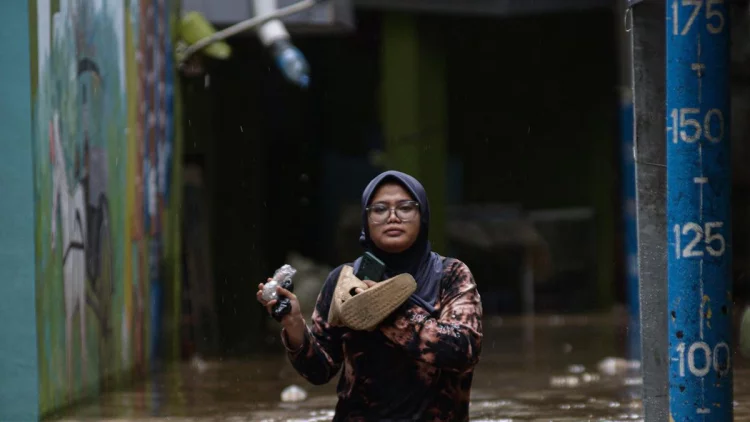 53 RT di Jakarta Terendam Banjir Pagi Ini, Ketinggian Capai 300 Sentimeter