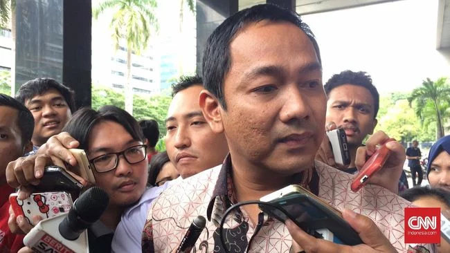 Jokowi Resmi Lantik Kader PDIP Hendrar Prihadi Jadi Kepala LKPP