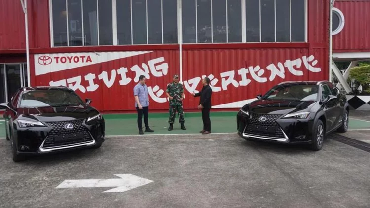 Jelang KTT G20, Toyota Kenalkan Lexus UX-300e ke Paspampres
