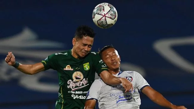 Indosiar Bantah Arema vs Persebaya Live di Malam Hari demi Iklan Rokok