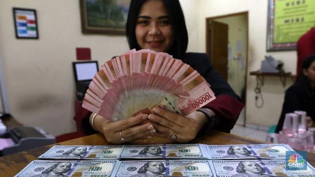 Indeks Dolar AS Jeblok, Rupiah Cuma Menguat Tipis
