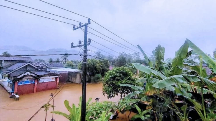 Sorotan Peristiwa Kemarin, dari Banjir Bandang Pacitan sampai Update Tragedi Kanjuruhan