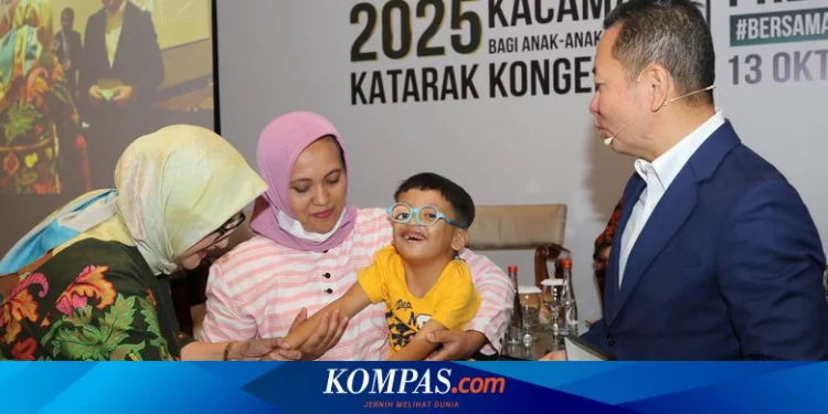 Optik Tunggal Bagikan Kacamata untuk Anak Penderita Katarak Kongenital Halaman all