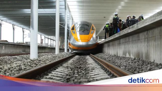 Kereta Cepat Mentok di Tegalluar, Mau ke Kota Bandung Naik Apa?