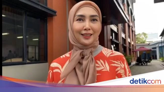 Koh Steven Meninggal Dunia, Fenita Arie: Dipanggil dalam Jalan Dakwah