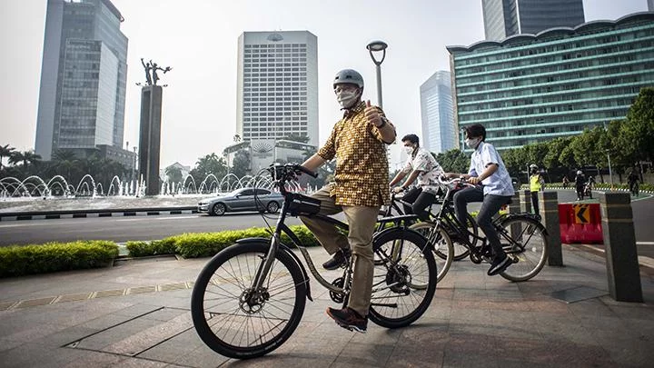 Hari Terakhir Gubernur Anies Baswedan di DKI, Bersepeda dari Lebak Bulus ke Balai Kota