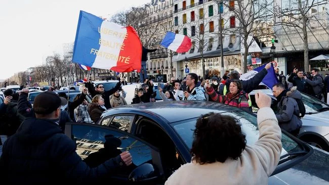 Prancis Panas! Warga Demo Besar-besaran 'Teriak' Inflasi