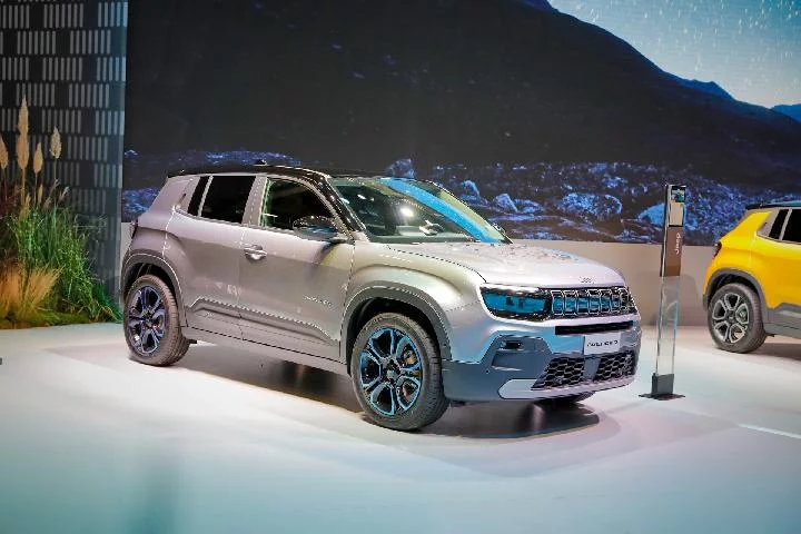 SUV Listrik Jeep Avenger Dipamerkan di Paris Motor Show 2022