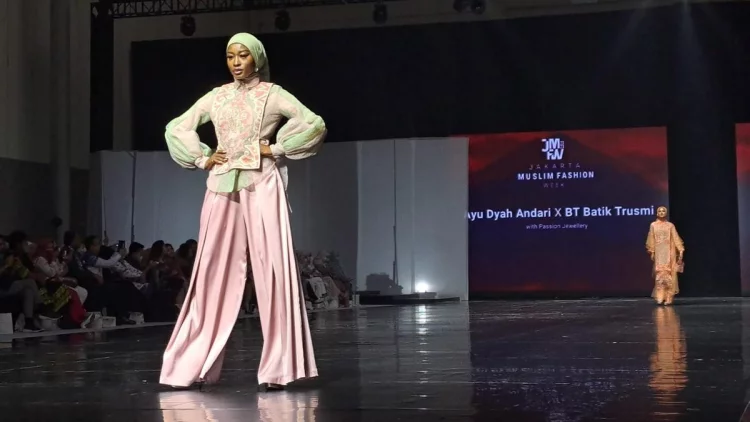 Top 3 Berita Hari Ini: 68 Finalis Miss Grand Internasional Tampil Berhijab di JMFW 2023