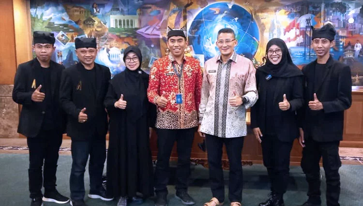 Sandiaga Uno Puji Perancang Kostum BEC, dari Banyuwangi Festival Kini Go Internasional