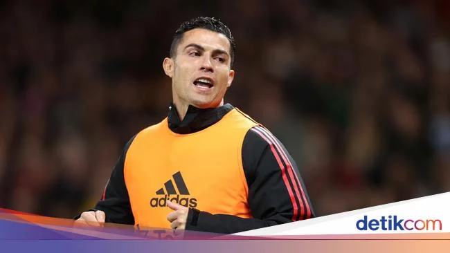 Dear Cristiano Ronaldo, Dengar Baik-baik Saran Gary Neville Ini