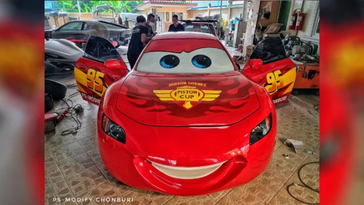 Tokoh Kartun Mobil Balap Lightning McQueen Hidup Lewat Modifikasi Toyota Celica