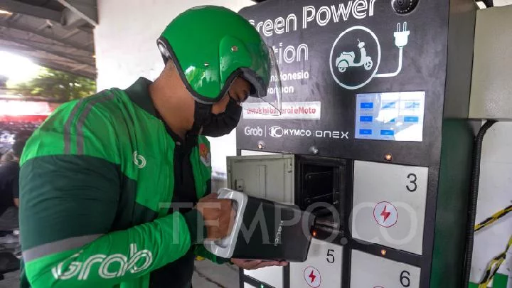 Menilik Tarif Isi Daya Baterai Sepeda Motor Listrik di SPKLU