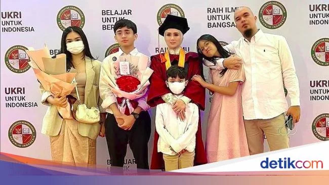 Mulan Jameela Jadi Sarjana, Kisahkan Perjalanan sampai Susah Minta Izin Dhani