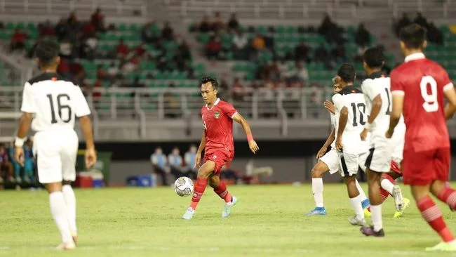 Berapa Meter Jauhnya Lemparan Robi Darwis di Timnas Indonesia U-20?