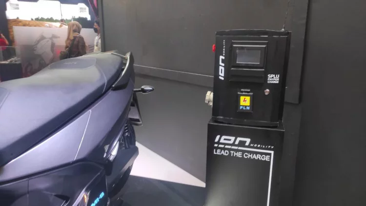 Ion Mobility dan PLN Kolaborasi Bangun Tempat Pengisian Baterai Motor Listrik