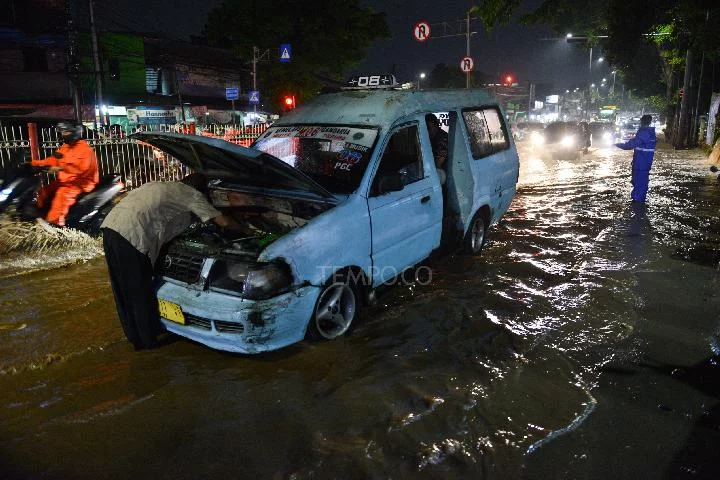 Daftar Wilayah dan Jalan Tergenang Banjir di DKI Jakarta Petang Ini