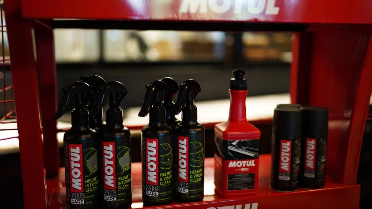 Motul Indonesia Perkenalkan Produk Perawatan Kendaraan ke Konsumen Setia