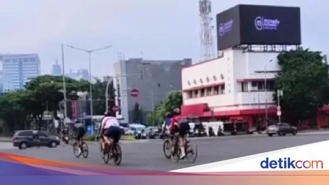 Tabrak Pesepeda di Harmoni, Mobil Melaju Saat Lampu Hijau