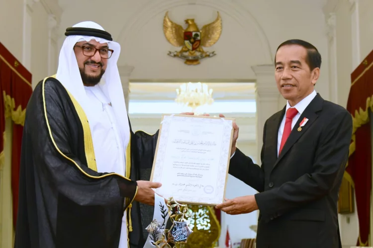 Jokowi Dapat Penghargaan Perdamaian Internasional Imam Hasan bin Ali Tahun 2022