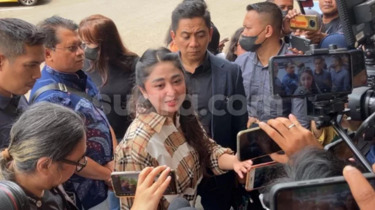 Kasus Pencemaran Nama Baik Dewi Perssik, Pihak Keluarga Minta Pelaku Sampaikan Maaf di Medsos dan Awak Media