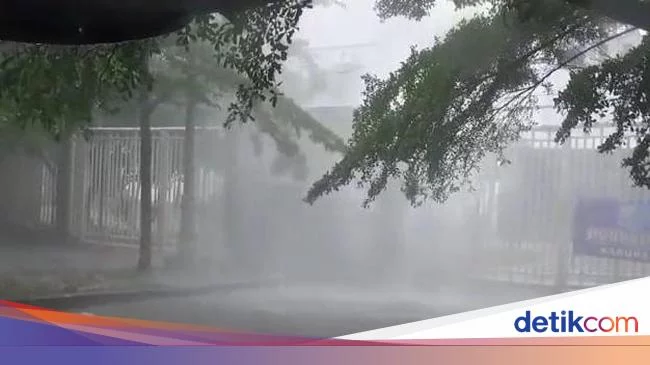 Fakta Talang Air Bocor di Balik 'Air Terjun dari Langit' di Bekasi