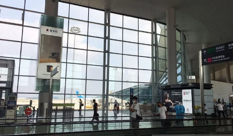 Bandar Udara Internasional Baiyun Guangzhou Batalkan 1.099 penerbangan Akibat Kasus Covid-19 Meningkat