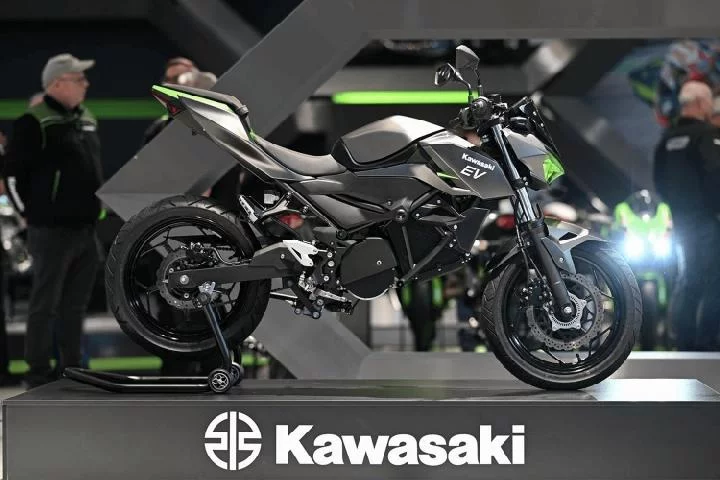 2 Motor Listrik Kawasaki Mejeng di EICMA 2022, Kapan Dijual?