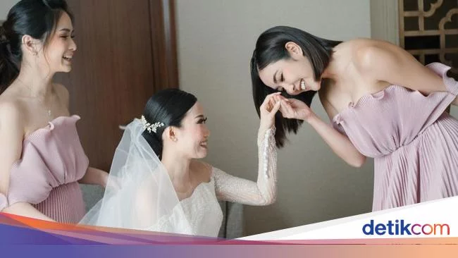 7 Foto Gisella Anastasia Jadi Sorotan saat Jadi Bridesmaid