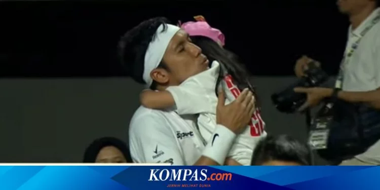 Peluk dan Cium Desta untuk Miskha Usai Kalah Tenis dari Raffi Ahmad