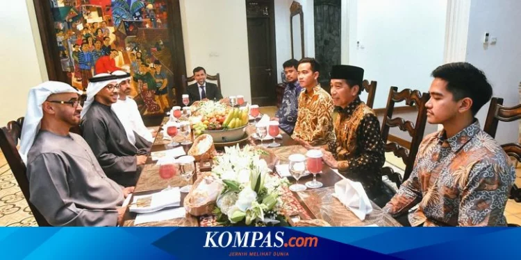 Bareng Anak dan Menantu, Jokowi Jamu MBZ Sarapan di Rumah Pribadinya