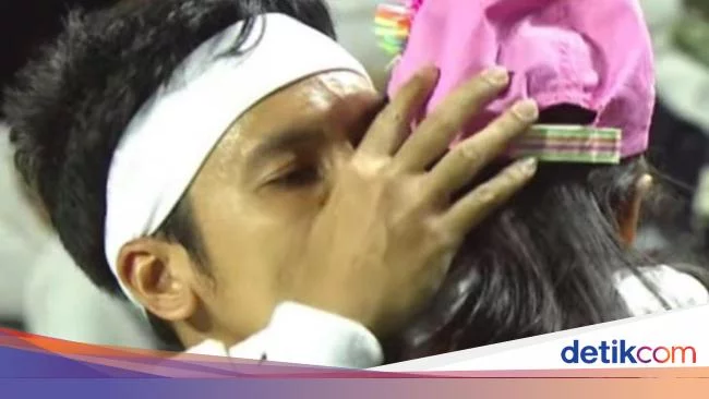 Pelukan Desta ke Anak Usai Kalah Tanding Tenis Lawan Raffi Ahmad
