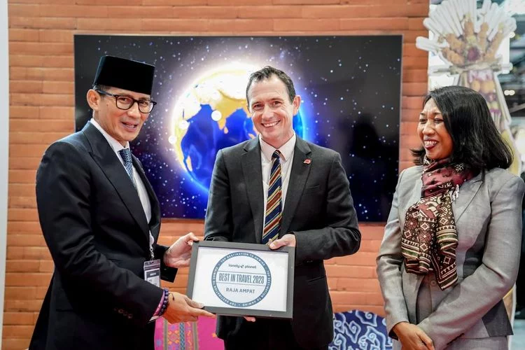 Raih Penghargaan Internasional, Sandiaga Nilai Raja Ampat Berhasil Kembangkan kONSEP 3S - Victory News Sumba Timur