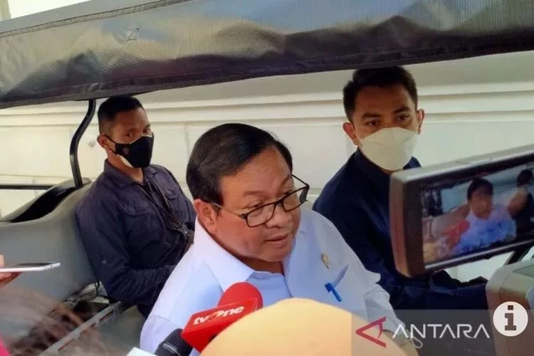 Pramono Anung Jelaskan Peristiwa Perempuan di Bali Berhasil Dekati Mobil Jokowi ; Saya Semobil Dengan Presiden